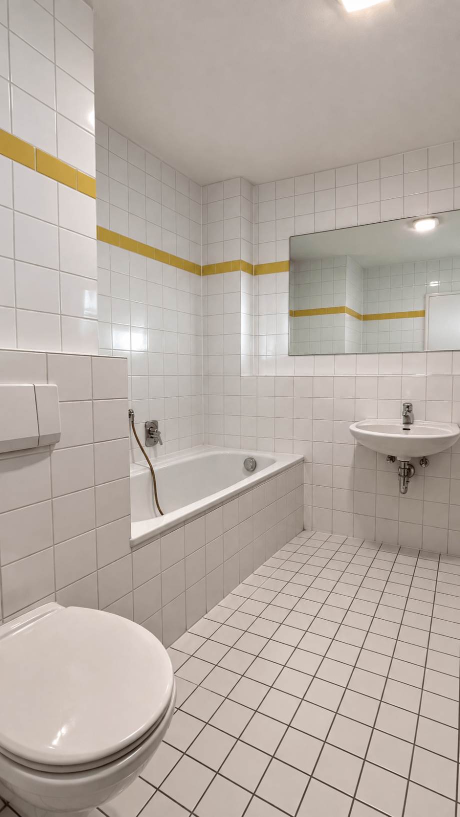 Badezimmer mit Badewanne - OG Maisonettewohnung Schwetzingen