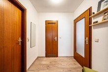 Zwischenflur Attraktive 2-Zimmer-Wohnung mit Loggia und Aussenstellplatz