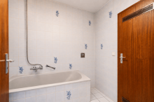 Badezimmer �ber den D�chern in Seen�he - charmante DG-Wohnung mit Erker