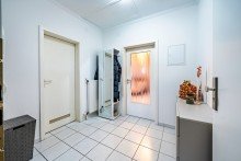 Flur Sofort bezugsfertig - Charmante 2-Zimmer-Dachgeschosswohnung mit Stil