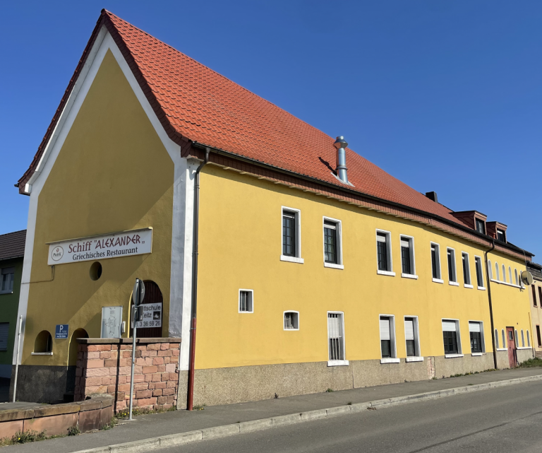 Hausansicht Ilvesheim Haus Wohnen, Gasthaus und Ballettschule in historischem Geb�ude direkt am Neckar!