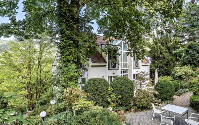 Hausansicht vom Garten Heidelberg Einfamilienhaus Split-Level-Architektenhaus- Ankommen, durchatmen, wohlf�hlen