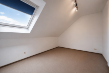 Schlafzimmer �ber den D�chern in Seen�he - charmante DG-Wohnung mit Erker