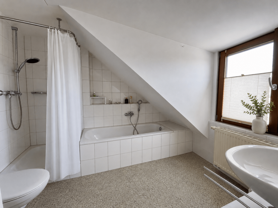 Badezimmer-OG Maisonettewohnung Schwetzingen