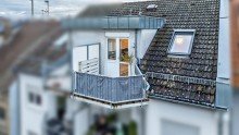 Balkon Sofort bezugsfertig - Charmante 2-Zimmer-Dachgeschosswohnung mit Stil