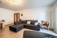 Wohnzimmer Attraktive 2-Zimmer-Wohnung mit Loggia und Aussenstellplatz