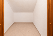 Abstellraum �ber den D�chern in Seen�he - charmante DG-Wohnung mit Erker